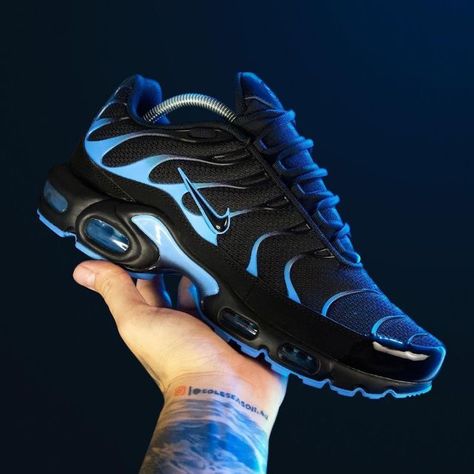 Tns Nike, Cool Nike Shoes, Men's Steampunk Style, Hellboy Tattoo, Nike Air Uptempo, Nike Shox Shoes, Nike Shoes Blue, Air Max Plus Tn, Nike Kicks