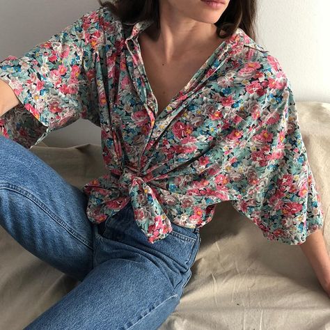 Vintage lightweight floral patterned short sleeve button up s-l $38 + shipping SOLD Button Ups Aesthetic, Vintage Button Up Shirt, Hawaiian Shirt Women, 70s Outfits, Thrift Fashion, Short Sleeve Button Up, Asian Style, Shirt Outfit, Types Of Fashion Styles