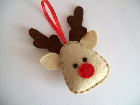 How to DIY Felt Christmas Ornament from Template | www.FabArtDIY.com LIKE Us on Facebook ==> https://www.facebook.com/FabArtDIY Felt Reindeer, Felt Ornaments Diy, Diy Felt Christmas Ornaments, Felt Ornaments Patterns, Ornament Template, Reindeer Ornament, Felt Crafts Christmas, Template Christmas, Pattern Template