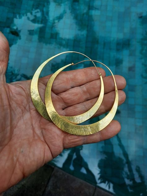 Big Gold Hoop Earrings, Women Boho Style, Ageing Gracefully, Earth Texture, Bold Women, Alternative Lifestyle, Boho Style Earrings, Big Hoop Earrings, Bohemian Accessories