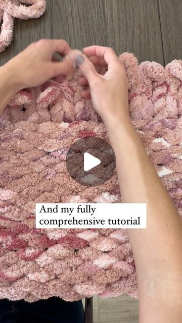 How To Make A Thick Yarn Blanket, Hand Crochet Tutorial, Chunky Knit Blanket Color Combos, Finger Knitting Projects For Beginners, Chunky Knit Blanket Designs, How To Make A Chunky Blanket By Hand, Finger Crochet For Beginners, Chunky Knit Blanket Pattern Color Combos, Hand Crochet Blanket Chunky