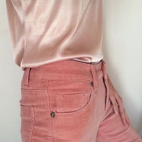 Velours et satin rose Pink Aesthetic Clothing, Peach Pink Aesthetic, Mauve Aesthetic, Pink Look, Beige Outfit, Aesthetic Clothing, Pink Pants, Bucky Barnes, Fashion Mode