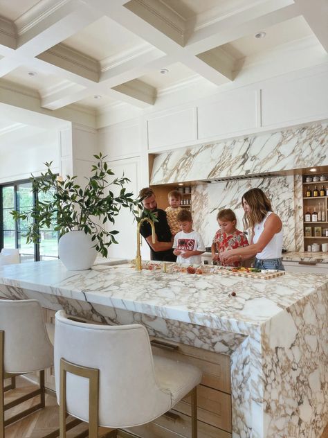 Becky Hillyard, Cella Jane, Dream Kitchens Design, Elegant Kitchens, Kitchen Marble, Kitchen Inspiration Design, Counter Tops, Luxury Kitchen, Beautiful Kitchens