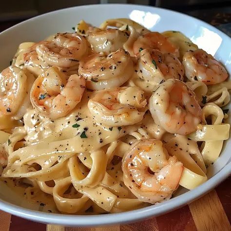 Seafood Pasta Aesthetic, Luxury Meals, Shrimp Alfredo Pasta Recipes, Pasta Ideas, Shrimp Fettuccine, Creamy Shrimp, Fettuccine Pasta, Homemade Alfredo, Homemade Meals