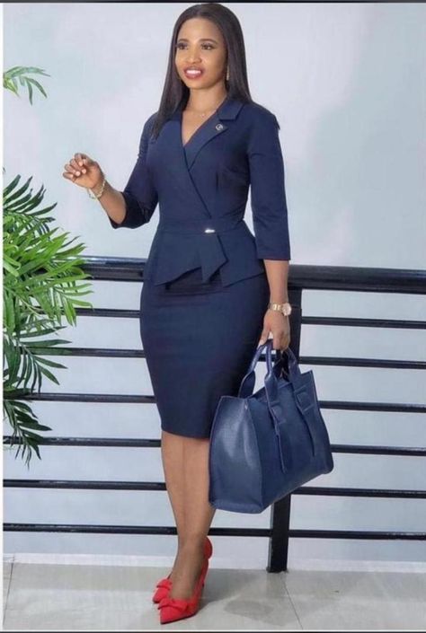 Work Uniform Women Office Style, Office Dresses For Women Classy, Corporate Dresses Classy, Official Dresses For Work, Elegant Work Wear, Stylish Business Outfits, Women Office Outfits, Business Casual Skirt, How To Look Attractive