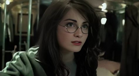 Drarry Genderbend, Harry Potter Genderbend, Fem Harry Potter, Fem Harry, Female Harry Potter, Harry Potter Face, Harry Potter Glasses, Harry Potter Girl, Harry Potte