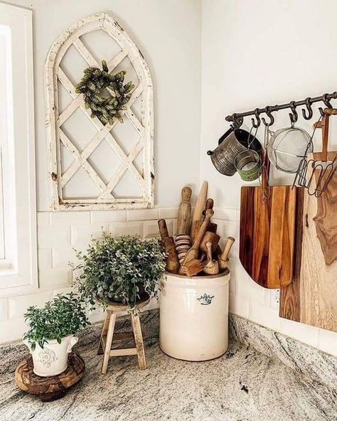 Antique Farmhouse Decor, French Farmhouse Decor, American Farmhouse, Interior Vintage, Vintage Farmhouse Decor, Boho Farmhouse, Décor Boho, Rustic Garden Decor, Antique Decor