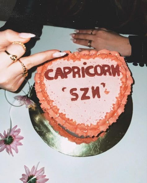 Capricorn Birthday Party Ideas, Capricorn Cakes Ideas, Capricorn Cake Design, Birthday Cake Aesthetic Capricorn, Capricorn Theme Party, Capricorn Birthday Cake Aesthetic, Capricorn Szn Aesthetic, Capricorn Bday Cake, Capricorn Birthday Aesthetic