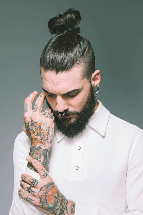 Fade And Beard, Braids Undercut, Man Bun Styles, Beard Ideas, Professional Hairstyles For Men, Ideas For Curly Hair, Flat Top Haircut, Man Bun Hairstyles, Trendy Mens Haircuts