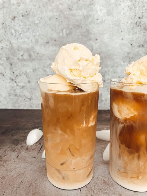 Ice Cream In Coffee, Cold Brew Float, Coffee Float Recipes, Iced Coffee Ice Cream, Ice Coffee With Ice Cream, Vanilla Ice Cream Coffee Drink, Coffee And Ice Cream Drinks, Ice Cream And Coffee Shop Ideas, Iced Coffee With Ice Cream