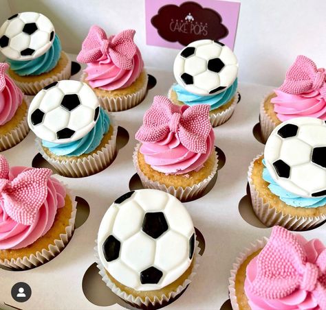 Soccer Gender Reveal, Sports Gender Reveal, Gender Reveal Dessert, Football Gender Reveal, Gender Reveal Diy, Simple Gender Reveal, Gender Reveal Baby Shower Themes, Baby Gender Reveal Party Decorations, Gender Reveal Cupcakes