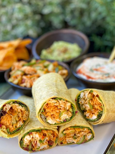 Pulled Chicken Wraps, Burrito Wrap, Chicken Salad Wrap, Chicken Wrap Recipes, Lunch Wraps, Diner Recept, Pulled Chicken, Tortilla Wraps, Chicken Avocado