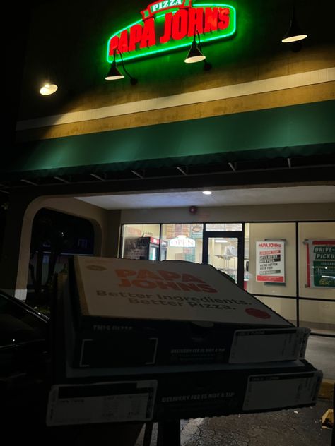 Papa Johns 🍕 #pizza #food Papa Johns Pizza Aesthetic, Papa Johns Aesthetic, Karma Pictures, Late Night Pizza, Olive Pizza, Papa Johns Pizza, Papa John’s, Night Run, Midwest Princess