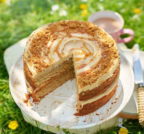 Easy speculoos cake Cinnamon Icing, Vegetarian Nutrition, Soft Sugar, Bbc Good Food, Natural Yogurt, Baking Project, Bbc Good Food Recipes, Food Magazine, Quick Bread