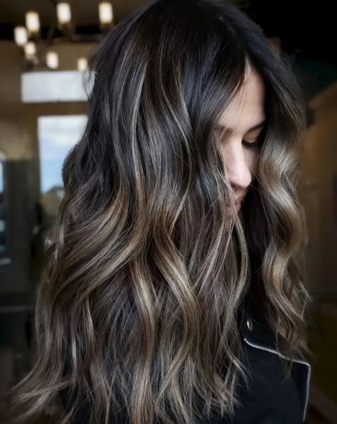 Brown Hair Subtle Highlights, Fitness Hairstyles, Color Hair Styles, Natural Dark Blonde, Spring Hair Trends, Highlights For Dark Brown Hair, Winter Hair Colors, Blonde Balayage Highlights, Brunette Hair With Highlights