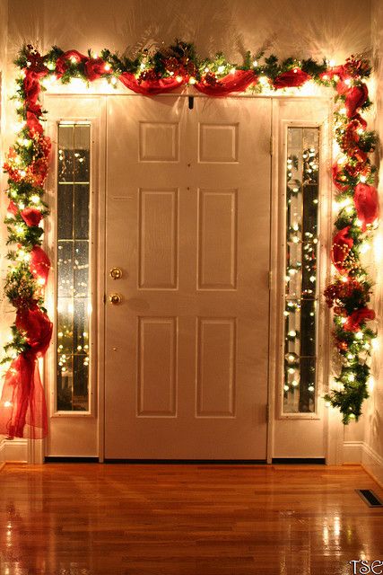 christmas door idea Jul Diy, Christmas Tablescape, Christmas Time Is Here, Noel Christmas, Merry Little Christmas, Christmas Door, Christmas Is Coming, Christmas Deco, Outdoor Christmas Decorations