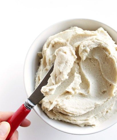 Vegan Cashew Frosting - Robust Recipes Frosting Without Powdered Sugar, Cashew Frosting, Vegan Chocolate Frosting, Peanut Butter Yogurt, Vegan Frosting, Protein Packed Snacks, Desserts Vegan, Kinds Of Desserts, Frosting Recipe