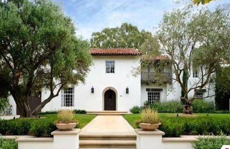 Small Mediterranean Homes, Spanish Exterior, Patio Edging, Mediterranean Homes Exterior, Spanish Revival Home, Spanish Home, Mediterranean Revival, Home Exteriors, Mediterranean Architecture