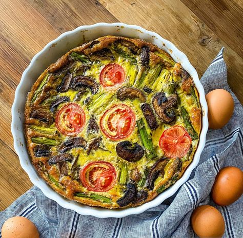 Healthy Mushroom, Asparagus, And Tomato Frittata Mushroom Tomato Recipe, Tomato Egg Bake, Egg Frittata Recipes, Mushroom Asparagus, Asparagus Mushroom, Tomato Frittata, Mushroom Frittata, Asparagus Frittata, Mushroom Breakfast