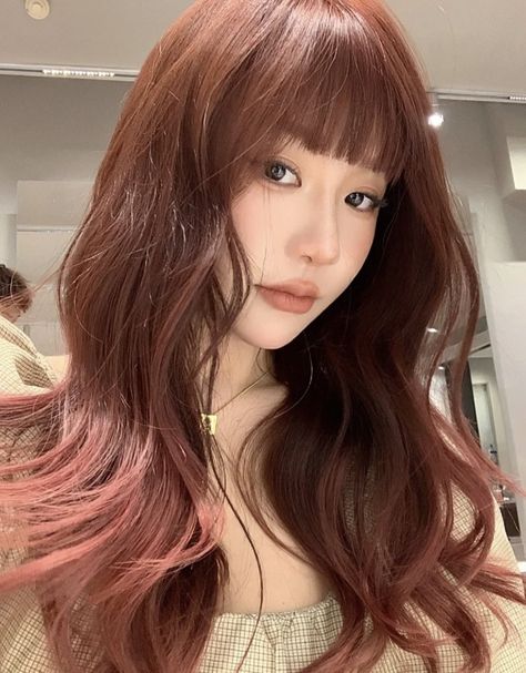 Hair Color With Bangs Ideas, Milk Tea Hair Color Asian Short Hair, Caramel Pink Hair, Dyed Asian Hair Colour, Dyed Hair Tan Skin, Hachi Hair Color, Hair Color Ideas Korean, Peach Brown Hair, Warm Tone Hair Color