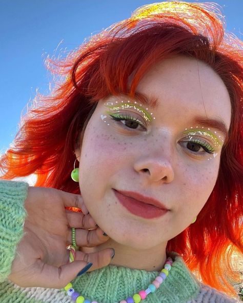 green eyeliner, Green make-up, eyeliner ideas, make-up ideas, hair ideas, red hair, orange hair, Green accesories, aesthetic, soft girl aesthetic, shimmery make-up, glitter eyeliner, cute make-up, soft girl make-up, makyaj fikirleri, yeşil eyeliner, saç fikirleri, kırmızı saç Funky Makeup Looks, Maximalist Makeup, Watercolor Makeup, Funky Makeup, Rave Makeup, Makeup Is Life, Green Makeup, Red Makeup, Unique Makeup