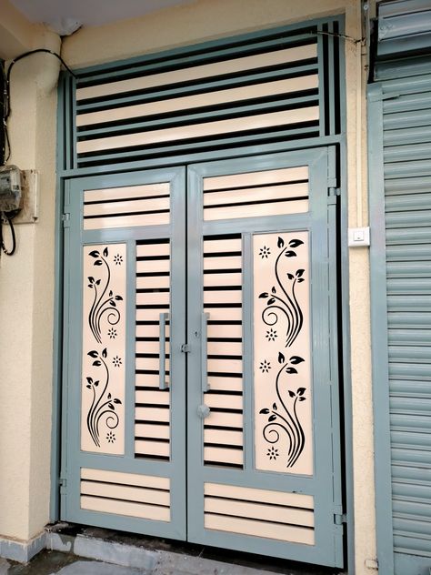 Main Door Iron Design, Iron Gate Designs Front Entry, Main Grill Gate Design, Brother Sister Love Status, Fancy Gate, Ms Gate, Latest Main Gate Designs, Iron Main Gate, Latest Gate Design