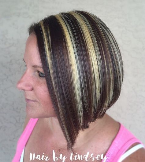 Angled Bob with Triple Threat Modern Bob Haircut, Highlight Bob, Chunky Blonde Highlights, Streaked Hair, Stacked Bob Hairstyles, Chunky Highlights, Hair Mistakes, Beauty Hairstyles, Angled Bob