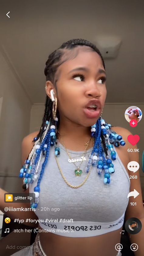 Blue Beads Hairstyle, Black And Purple Knotless Braids With Beads, Blonde Peekaboo Braids With Beads, Bead Hairstyles Natural Hair, Bead Braid Hairstyles, Blue Peekaboo Braids With Beads, Short Braids With Color, Black And Blue Braids With Beads, Ways To Style Knotless Braids With Beads