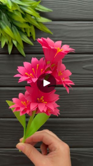 Paper Flowers Diy Construction Paper, Origami Flowers Tutorial Easy, Cute Crafts To Make With Paper, Paper Flowers Diy Easy Step By Step, Origami Flowers Easy, Avatar Room, Paper Flowers Bouquet, Construction Paper Flowers, Diy Paper Flowers Tutorial