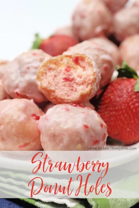 Strawberry Donut Holes Recipe - Love, Jaime Doughnut Bites Recipe, Donut Bites Recipes, Baked Donut Holes Recipe, Strawberry Donuts Recipe, Donut Hole Recipe Baked, Canned Biscuit Donuts, Easy Donut Holes, Donut Holes Recipe, Donut Bites