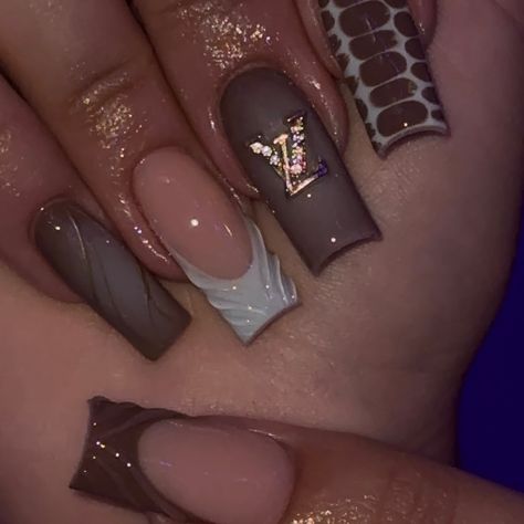 birthday nails 👑🤎 .. .. .. #nailtech #nailart #nailsnailsnails #naildesign #birthday #birthdaynails #lv #louisvuitton W Initial Nails, Scorpio Birthday Nails Acrylic Short, Nude Birthday Nails, 21st Birthday Nails Leo, Birthday Nail Designs Classy, Birthday Nails Coffin Scorpio, Birthday Nails Medium, Nails With Scorpio Sign, Libra Birthday Nails Design