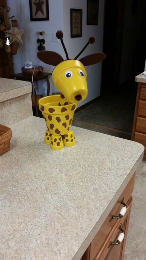 Terra cotta giraffe for my grandson collection :) Pots With Flowers, Paint Garden Pots, Terra Cotta Pot Crafts Diy, Clay Pot Projects, Flower Pot People, Clay Pot People, Pot People, Pot Art, Terra Cotta Pot Crafts