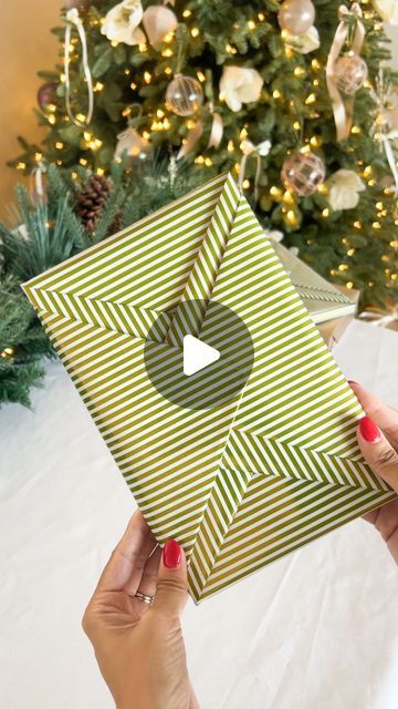 Chantel Mila, Christmas Gift Wrapping Diy, Wrap A Gift, Gift Wrapping Techniques, Creative Gift Wraps, Gift Wrapping Inspiration, My Love Language, How To Wrap, Gifts Wrapping Diy