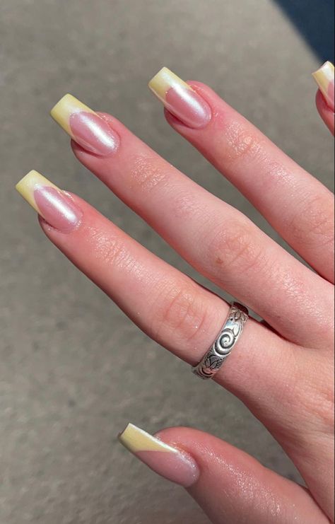 French Chrome Nails, Yellow Chrome Nails, Nail Inspo Chrome, Chrome Acrylic Nails, Yellow French Tip, French Tip Coffin, Acrylic Nails Yellow, Yellow Chrome, Yellow French