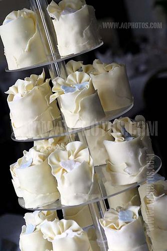 Individual y seguro muy rico.... Individual Wedding Cakes, Cake Piece, Small Reception, Plan Wedding, Mini Wedding Cakes, Baby Moses, Individual Cakes, Planning Wedding, Mini Wedding