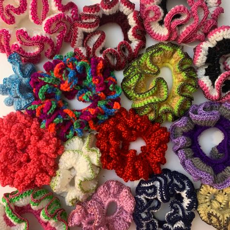 Scrunchie Crochet, Crochet Scrunchie, Crochet Scrunchies, Crochet Fairy, Mode Crochet, Crochet Hair Accessories, Crochet Business, Crochet Design Pattern, Crochet Clothing And Accessories