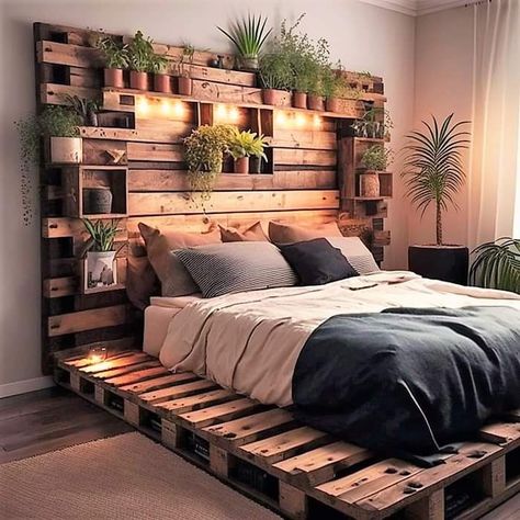 Pallet Bed Ideas, Upcycled Pallets, Diy Pallet Bed, Boho Bedroom Design, Style College, Pallet Bed, Pallet Furniture Bedroom, Bedroom Refresh, Room Makeover Bedroom