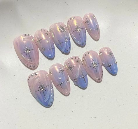 Please message me if you are unsure about the size or length. We DO NOT accept cancellations due to sizing or length issues. If you're uncertain about your measurements, choose a larger size as you can always file them down afterward. What is included: ✨ 24 Sticker Tabs ✨ Alcohol Pad ✨ Cuticle Pusher ✨ Nail File Processing Time & Shipping: All nails are made to order. Processing time is approximately 10-15 days. Shipping takes an additional 5-10 days. If you have any questions, please contact me Ombre Chrome, Purple And Silver Nails, Star Nail, Space Nails, Nails Gel Nails, Chrome Nails Designs, Custom Press On Nails, Elegant Nail Designs, Moon Nails