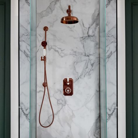 The Milano Elizabeth Thermostatic Shower Systems are one of our most loved ranges. Available in a variety of finish options, this collection has been crafted from solid brass and inspired by the Victorian era. ⁠ ⁠ You can find out more about this range by heading over to the link in our bio. Lavabo D Angle, P Shaped Bath, L Shaped Bath, Freestanding Bath Taps, Wall Mounted Bathroom Cabinets, Bad Accessoires, Wall Mounted Taps, Bath Shower Screens, Digital Showers