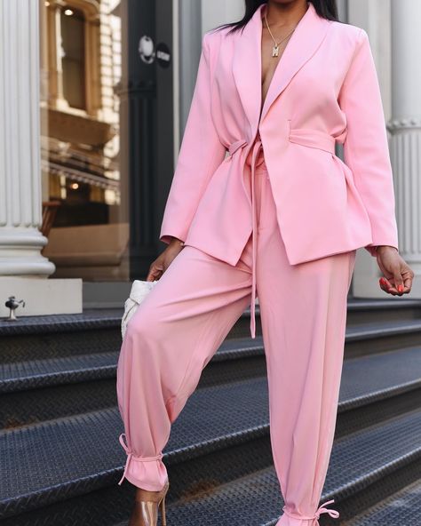 Velvet Suits Women, Pink Suit Women, Pink Silk Suit, Chanel Skirt Suit, Power Suits For Women, Pink Suits, Dinner 2023, Fitted Bodycon Dress, Venus Fashion