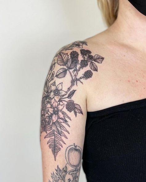 Blackberry Tattoo, Bracken Fern, Wrist Tattoo Ideas, Wrist Tattoo Designs, Black Berries, Tattoo Shading, Ghost Tattoo, Stomach Tattoos, Traditional Tattoo Art