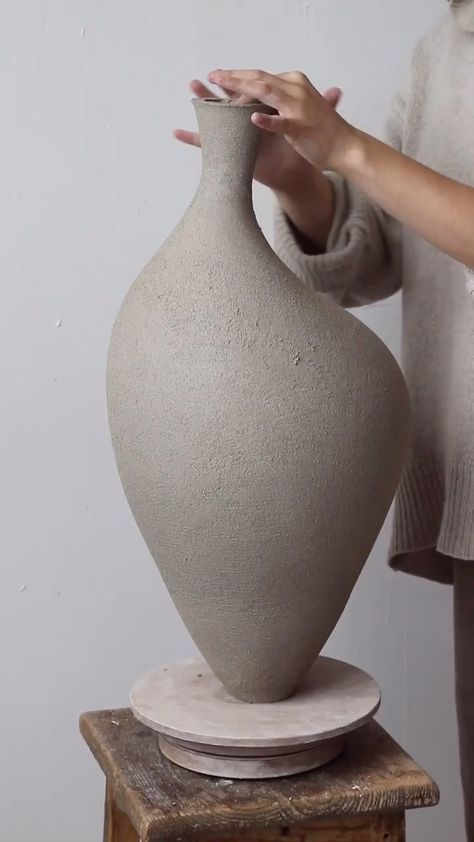 Ceramics Videos | Beautiful coil pottery vase by @karinasmagulov.a | Instagram Large Ceramic Sculptures, Karina Smagulova, Coil Projects, Easy Clay Sculptures, Coil Pottery, Coil Pots, Colorful Pottery, Organic Ceramics, Concrete Sculpture