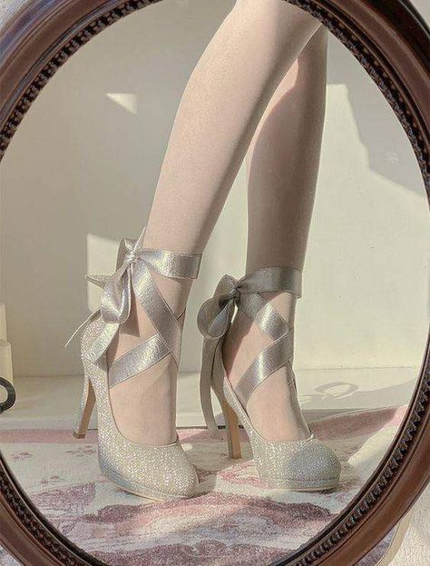 Princess Heels, Ballerina Heels, Dr Shoes, Cute Shoes Heels, Fancy Shoes, Girly Shoes, Shoe Lace Patterns, Pretty Shoes, Dream Shoes