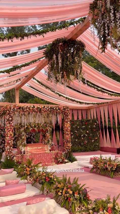 Pastel Floral Decor, Sikh Wedding Decor, Pink Indian Wedding, Indian Wedding Aesthetic, Pastel Wedding Decorations, Indian Wedding Decorations Receptions, Pastel Wedding Theme, Pink Wedding Decorations, Wedding Car Decorations