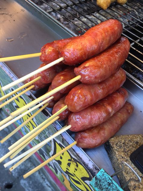 Chinese style pork sausages, street food Pork Sausages, Beef Ribs, Pork Sausage, Sausages, Chinese Style, Street Food, Hot Dogs, Taiwan, Cooking Recipes