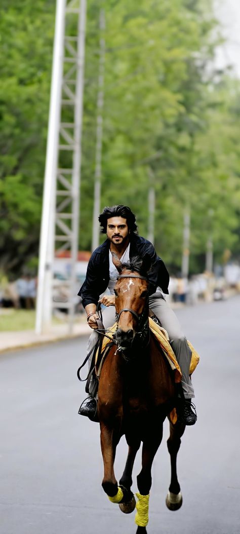 Ram Charan Wallpapers, Ramcharan Magadheera, Magadheera Movie Images, Ramcharan Hd Wallpapers, Ram Charan Hd Photos, Ramcharan Pics New, Six Pack Body, Telugu Hero, First Bus