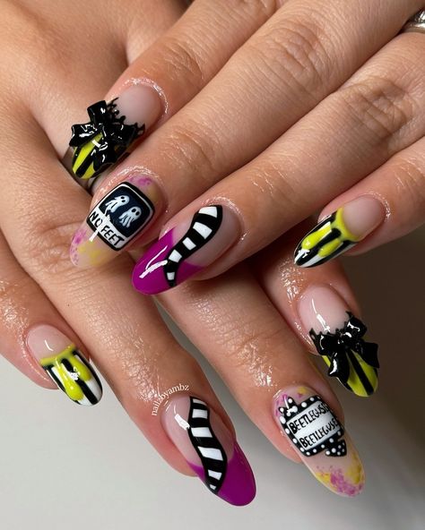 beetlejuice!!!! inspo: @ld_nail_artist 💚 (builder gel) • #buildergel #buildergelnails #fallnails #fallnailinspo #halloweennails #halloween beetlejuice nails Beetlejuice Nails Short, Beetlejuice Wallpaper Aesthetic, Wallpaper Aesthetic Black And White, Beetlejuice Wallpaper, Beetlejuice Nails, Halloween Beetlejuice, Nails Gothic, Aesthetic Black And White, Spooky Nails