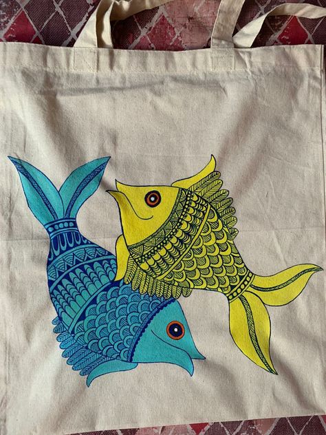 Madhubani painting on tote bag Gond Painting On Fabric, Kalamkari Painting On Fabric, Painting On Cloth Bag, Madhubani Fabric Painting, Madhubani Painting On Fabric, Worli Painting On Fabric, Fish Madhubani Painting, Madhubani Paintings Peacock, Painting Madhubani