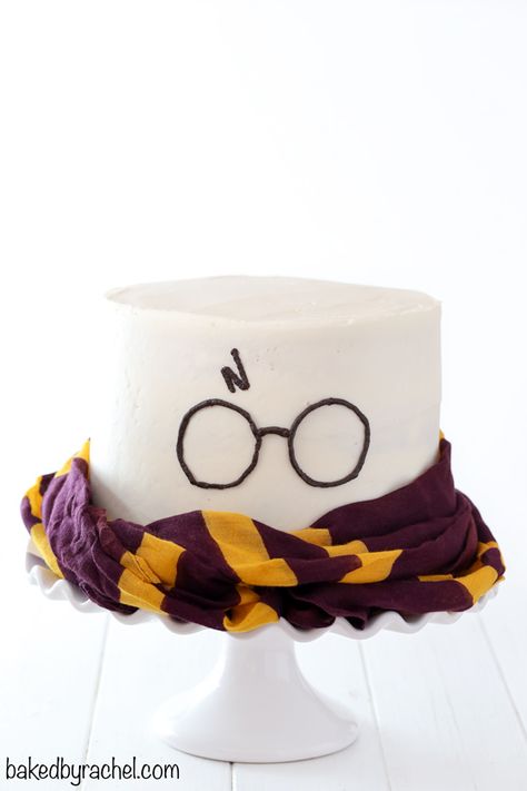 Harry Potter themed layer cake with fluffy vanilla buttercream frosting recipe from @bakedbyrachel. A fun birthday or celebration cake for any Harry Potter fan! Harry Potter Parties Food, Cakes For Kids, Harry Potter Birthday Cake, Harry Potter Food, Buttercream Frosting Recipe, Vanilla Buttercream Frosting, Harry Potter Cake, Creative Birthday Cakes, Celebration Cake