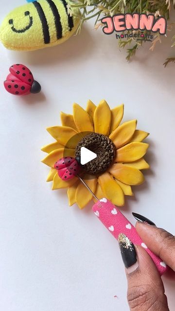 77K views · 5.7K likes | 𝗝𝗲𝗻𝗻𝗮 𝗛𝗮𝗻𝗱𝗖𝗿𝗮𝗳𝘁𝘀 on Instagram: "🌻Keep your sunny side up🌻 Clay Creations : Sun-kissed Sunflower petals and a ladybug’s delightful journey!!  Share with someone who loves to watch this 👆 Follow For More!" Diy Air Clay Crafts, Air Dry Clay Sunflower, Queensland Homes, Clay Sunflower, How To Make Sunflower, Sunflower Template, Ceramic Sun, Sunflower Petals, Sunflower Crafts